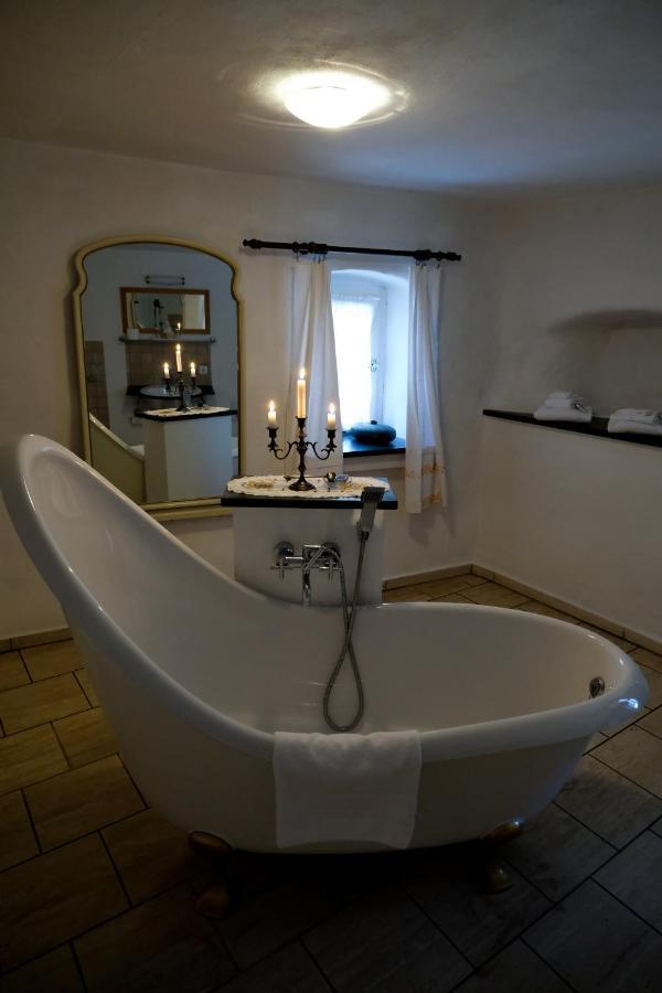 Zum Goldenen Lowen Hotel คาลมุนซ์ ภายนอก รูปภาพ